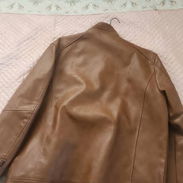Chaqueta color marrón talla L - Img 55216277