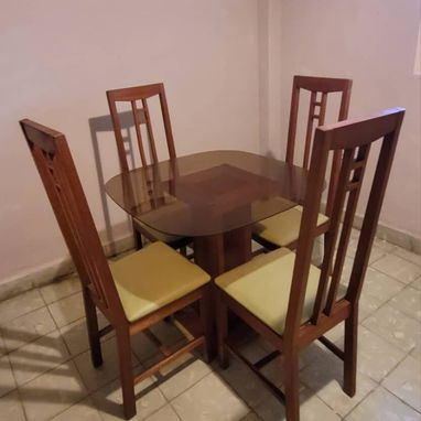 Mesa de comedor, madera y cristal. - Img 124071322
