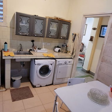 ‼️SE VENDE APTO 4/4 2DO PISO GARAJE EN EL CORAZÓN DEL VEDADO‼️ - 5/10