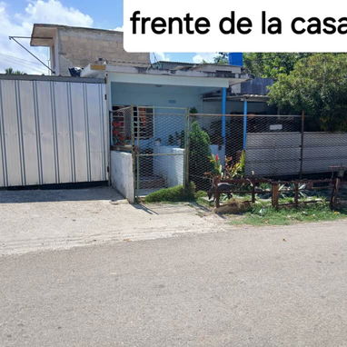 VENDO Casa independiente con patio grande en Los Pocitos, 423 m2 en total. Marianao. CASA Consta de: Portal grande - Img 124761826