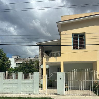 CASA MODERNA EN VENTA | EN PLAZA  📍 Plaza de la Revolución | La Habana – La Pera - 10/10