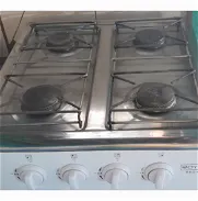 Vendo cocina de gas Royal de cuatro hornillas de uso . - Img 45709361