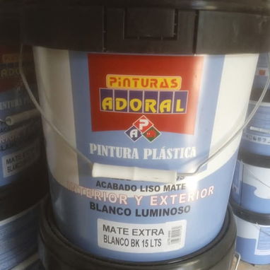 Impermeable blanco ⚪,rojo🔴 y gris⚪ transitable - Img 107865376