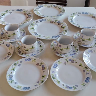juego de platos, tazas, mantequillera, azucareras - Img 124884708