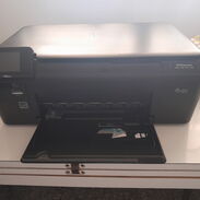 Vendo impresora hp photosmart d110a de Uso en buen estado, sistema tinta continua instalado con las tintas y sus cables, - Img 45584395
