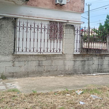 REBAJADO EN OFERTA!!! Listo para llegar y vivir!! Apartamento en venta de 2 cuartos en bajos con garaje, Santos Suárez - Img 125227308