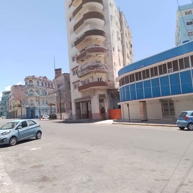 Casa tradicional cubana en el Vedado ,renta por días o corto tiempo a cubanos y extranjeros - Img 118976645
