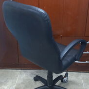 Se vende silla giratoria ejecutiva para oficina escritorio y computadora - Img 45473685