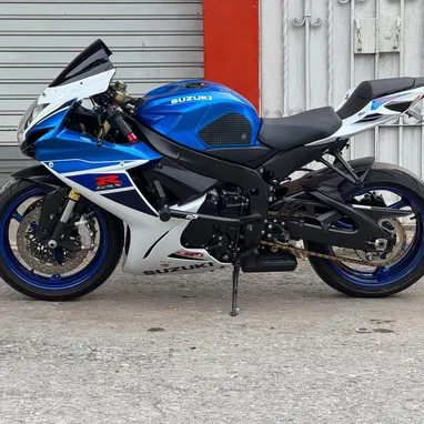 Moto SUZUKI 750cc 2024 - 7/9