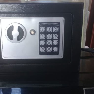 Se vende Microondas (Microwave) Caja Fuerte Digital y Televisor 32" pulgadas con cajita decodificadora incluida - 3/4