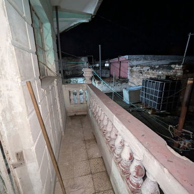 Vendo apartamento interior pero quedó de frente a la calle en 10 de octubre Lawton la calle paralela a dolores y cerca d - Img 121093366