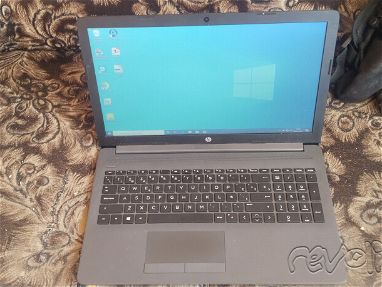 Laptop HP 200 USD con solo 2 meses de uso  Pantalla 15.6 pulgadas  1000 GB de disco duro  8 GB de RAM  Velocidad de relo - Img main-image-45703731