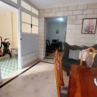 APARTAMENTO EN EL VEDADO,  PLANTA BAJA Y PUERTA  CALLE. - Img 121522898