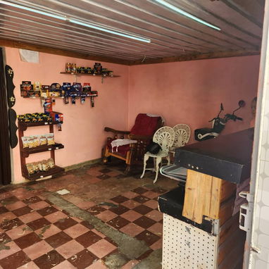se vende  casa en Regla biplanta independiente  con todo adentro y negócio funcionando incluído de churros y frituras - 4/10