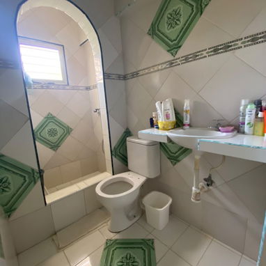 VENTA DE CASA CON AUTO INCLUIDO EN LA LOCALIDAD DE JUSTIZ A 3 KM DE PLAYA GUANABO. - 10/10