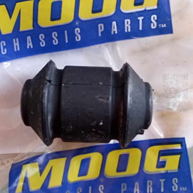 Juego de bujes de la suspensión delantero marca Moog para SEAT Córdoba, Ibiza, Skoda Fabia y VW Polo - Img 118560363