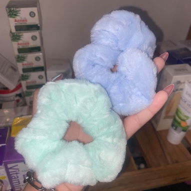 Felpas grandes de peluche para el cabello ideal para evitar maltratar a este y evitar a su vez el frizz 🌸 - Img 123307500