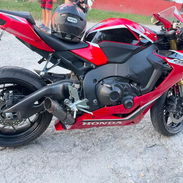 Moto Honda cbr 2019 1000 Rr 28000 km - Img 56801852