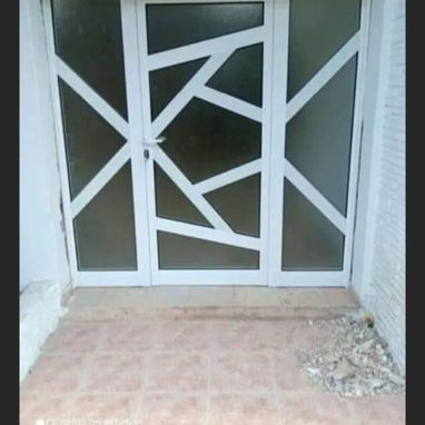 Marqueteria de aluminio realizamos puertas , ventanas a las medidas que usted desee.. - Img 119268054