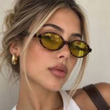 Gafas Louis Vuitton, Millonarias, por cantidad $2000 mn de 10 en adelante, por unidad $ 3000 mn , escríbeme al WhatsApp - 4/10