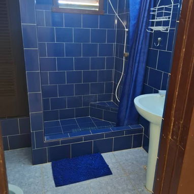 Se renta casa en Guanabo a partir de 2 habitaciones, todas climatizadas y espacio para varios autos. - Img 120956759