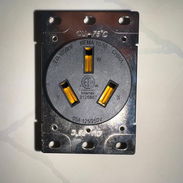 Vendo receptáculo PLUGTUL de 50 amperios, NEMA 10-50R para planta eléctrica o estación de energía - Img 56694794
