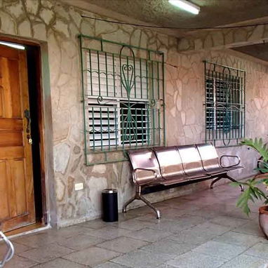 Casa de renta ubicada en Guanabo. Cuenta con 4 habitaciones en guanabo con piscina y a dos cuadras de la playa. 58858577 - Img 96542473