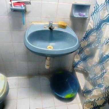 3000 USD_Oquendo y Neptuno"Centro Habana":Permuto Casa En 1er Piso 67m,2/4 + 1 d Pladul,1erPiso,Azotea Libre,Techo d Pla - Img 122762282