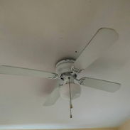 Lámpara ventilador de techo en buen estado - Img 55988502