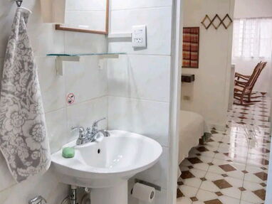 ⭐ Renta apartamento independiente hasta 3 personas con 1 habitación,1 baño, agua fría y caliente, cocina,WiFi, teléfono - Img 61560909