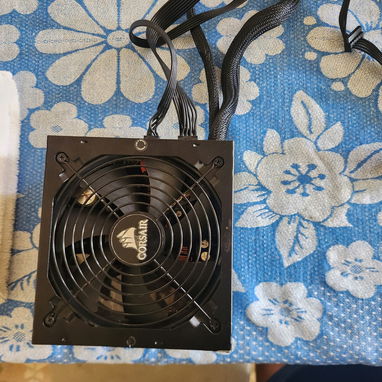 Fuente Corsair cx750 impecable poco uso con su sello - Img 127085493