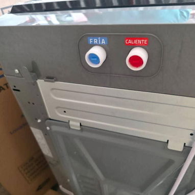 LAVADORA AUTOMÁTICA ROYAL 9 KG.ENTRADA DE GUA FRÍA Y AGUA CALIENTE. CON 3 MESES DE GARANTÍA, FACTURA Y DOMICILIO GRATIS - Img 120012642