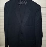 Se vende un traje nuevo azul oscuro, chaqueta talla M y pantalón 34  hecho en España, con todas sus etiquetas originales - Img 45761216