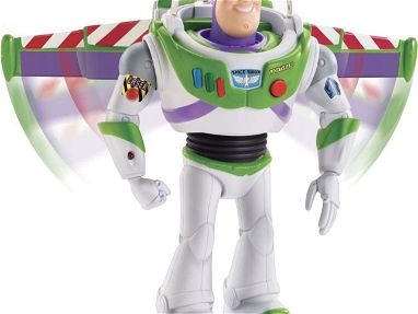Gran Muñeco Toy Story Buzz Lightyear Movimientos Reales/Camina y Gira/+40 Frases y Sonido/Luz láser en la mano - Img 32835659