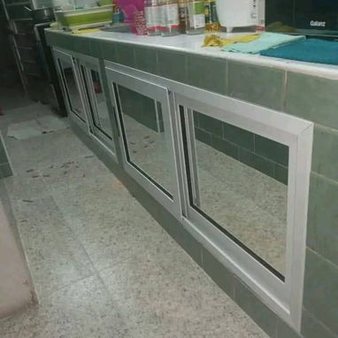 Trabajo de carpintería de aluminio y cristal - Img 127403553
