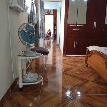 Vendo casa habilitada para rentar de 4 habitaciones, 4 baños y garaje cerca de la Ciudad Deportiva. - Img 105568092