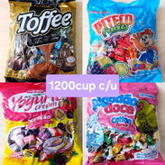 Paquetes de caramelos, bocas locas, bombones, libritos, jugueticos, piñatas y artículos de fiesta variados - Img 56746548