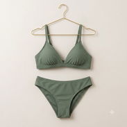 Bikini Verde Oliva Liso con Copas Triangulares y Tirantes Finos - Img 56314064