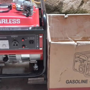 Vendo planta de1500w pico y 1200 de trabajo.solo se uso dos veces. Se le puso bujía de idiriun y aceite nuevo. Prácticam - Img 124975361