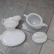 Jarra con tapa para té, leche o café y salsera con su plato - Img 49900139