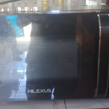 Se vende Microondas (Microwave) Caja Fuerte Digital y Televisor 32" pulgadas con cajita decodificadora incluida - 2/4