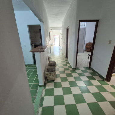 Casa cerca de la Ceguera y Tropicana - 4/9