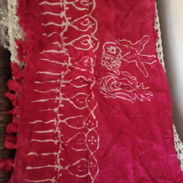 Pareo corto con flecos nuevo. Color rosa fucsia con estampado blanco. - Img 48500256