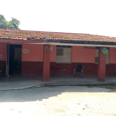 Vendo casa grande con terreno a todo alrededor de la casa - Img 125928024