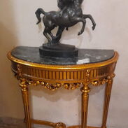Bella consolita antigua de estilo Luis XVl en pan de oro y marmol negro - Img 45357534