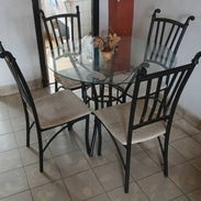 Se vende  mesa de hierro y cristal - Img 56649329