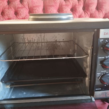 Horno freidora eléctrica de uso de 25/30 lt con plato superior,marca Sankey,funciona todo bien, tiene parrilla y bandeja - 5/10