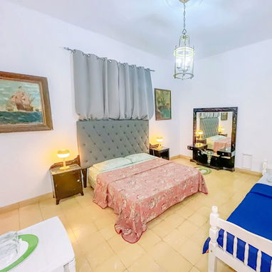 🏠 Apartamento de renta en La Habana Vieja. 🛏️ Tiene 3 habitaciones climatizadas. 📱Reservas: +5355149761 - 7/10