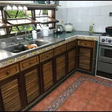 Casa independiente en el Casino Deportivo con parqueo y 5 cuartos - Img 126072806