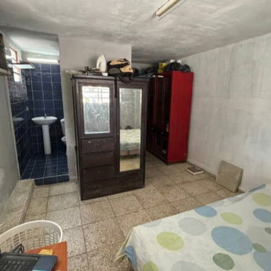 *$35.000usd CON AJUSTE. En venta  casa independiente de 2 pisos en El  Cerro, Reparto Martí. - 8/10